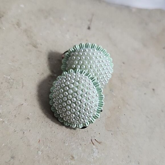 Spring Green & Mini Faux Pearl Pierced & Clip~on Earrings - Picture 5 of 7